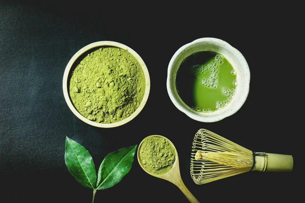 Pourquoi et comment fouetter le thé vert Matcha : Le guide ultime sur le fouet Matcha